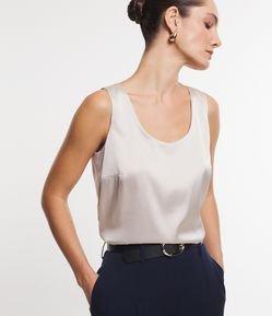 Blusa sem Manga em Tecido Acetinado com Decote Redondo e Alça Média