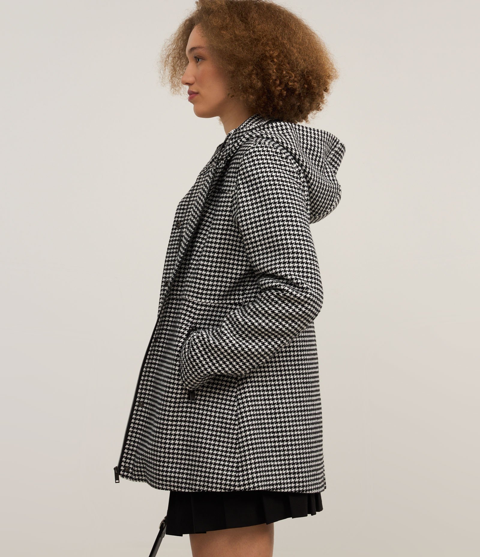 Casaco Longo em Polivelour Pied de Poule com Capuz Preto/Branco 4