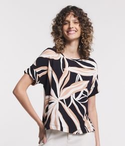 Blusa Manga Curta em Viscose com Folhagens Estampadas