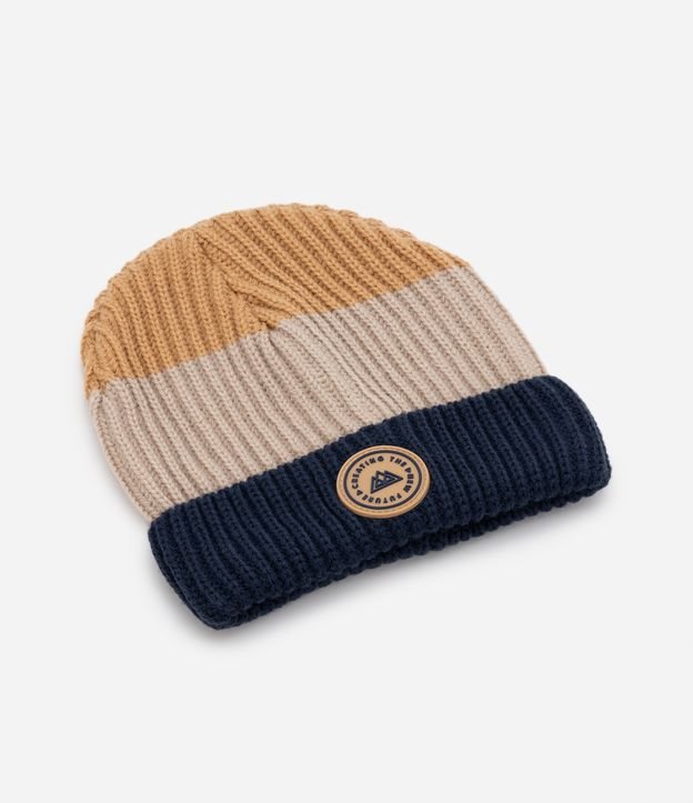 Gorro Infantil com Bloco de Cor e Etiqueta Decorativa