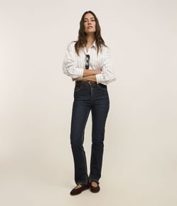 Calça Slim em Jeans com Bolsos
