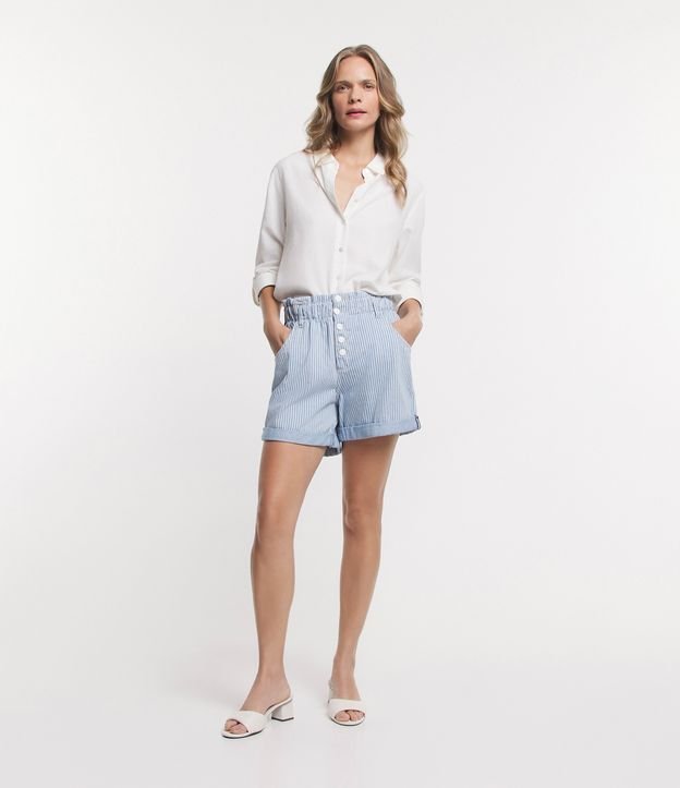 Short Alongado em Sarja com Abotoamento Frontal e Listras