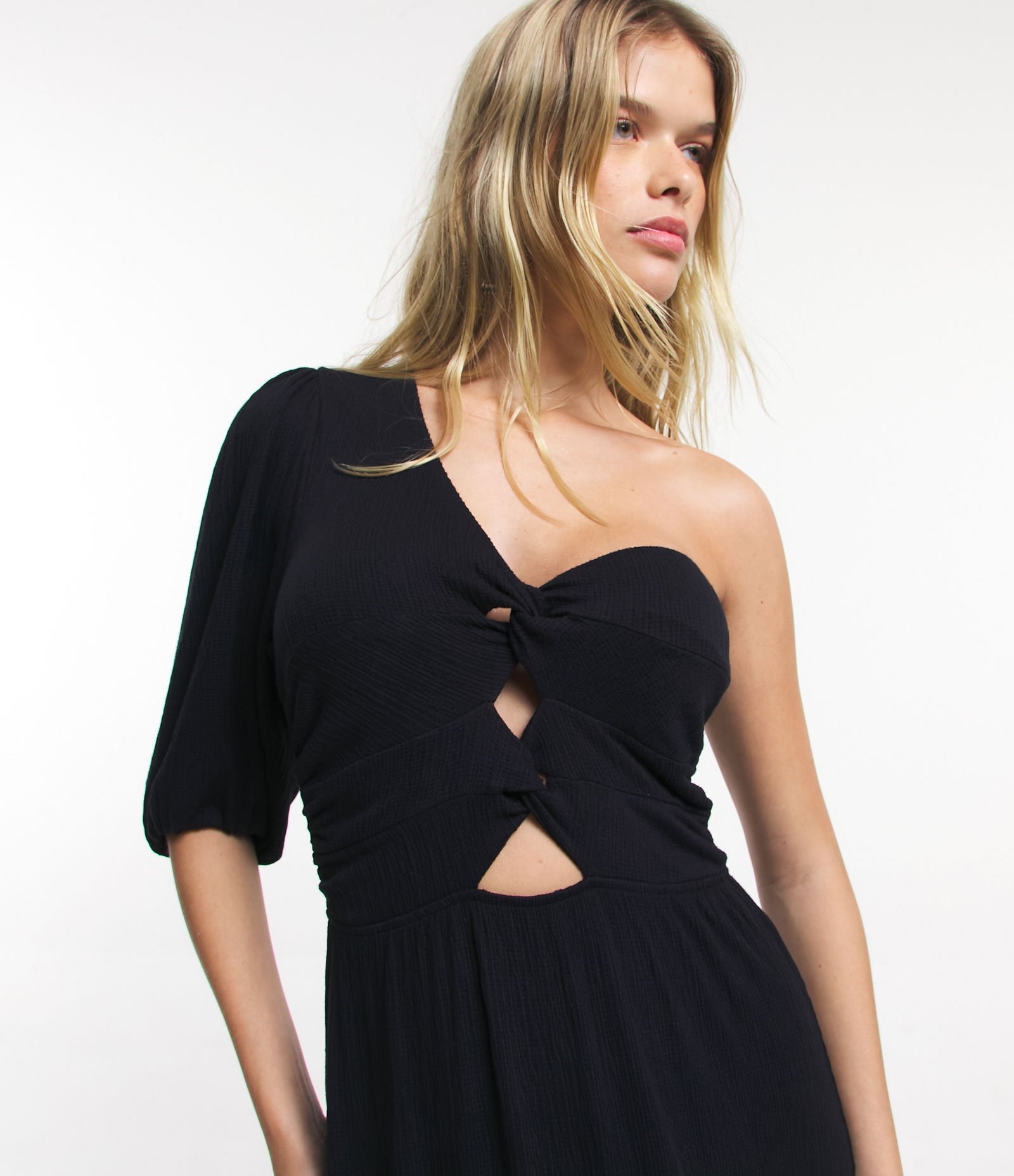 Vestido Longo Texturizado Ombro Só com Nó Duplo no Busto Preto 4