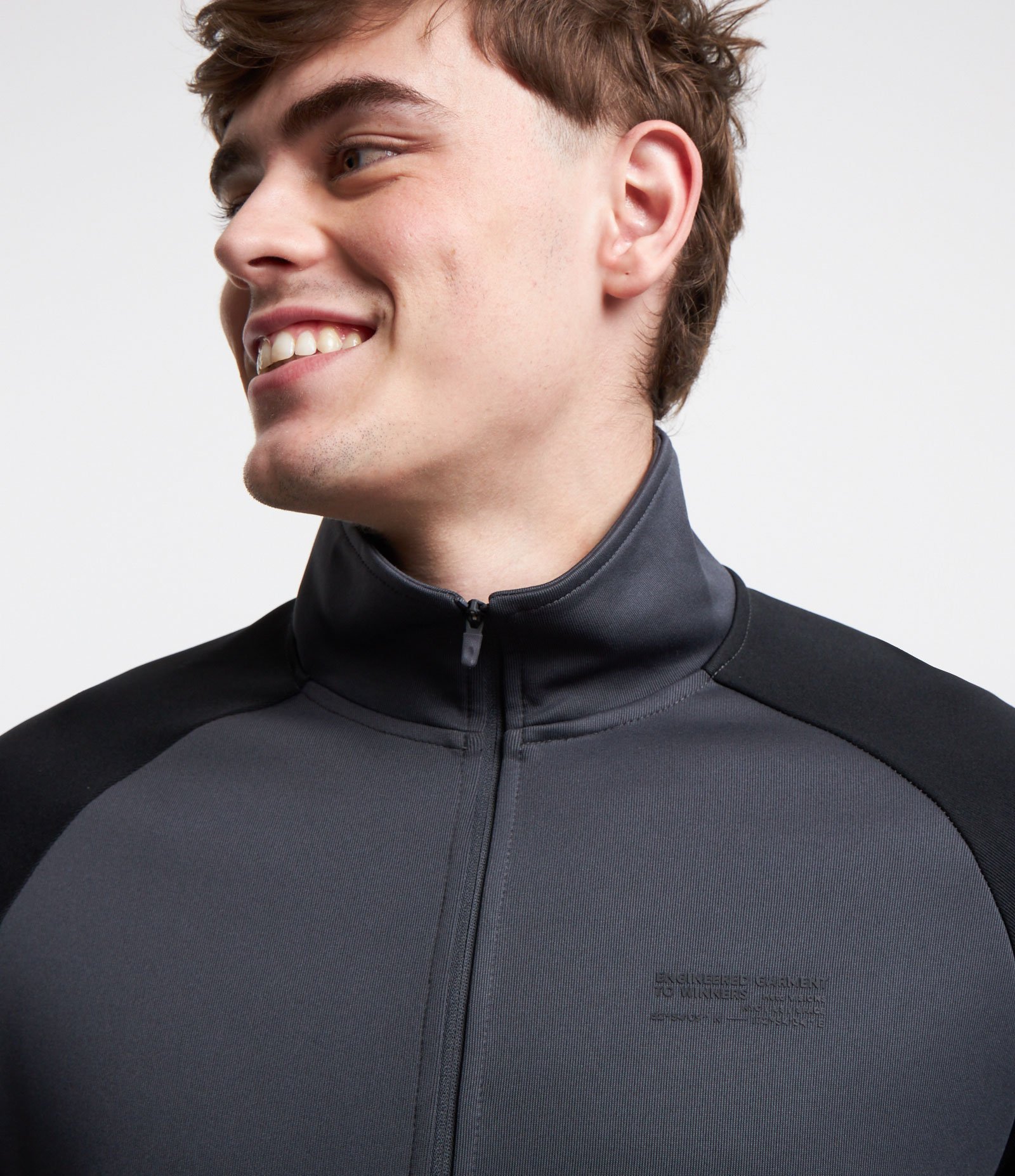 Casaco Esportivo com Gola Alta e Zíper 4