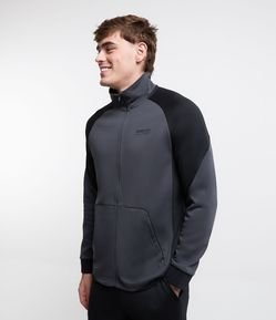 Casaco Esportivo com Gola Alta e Zíper