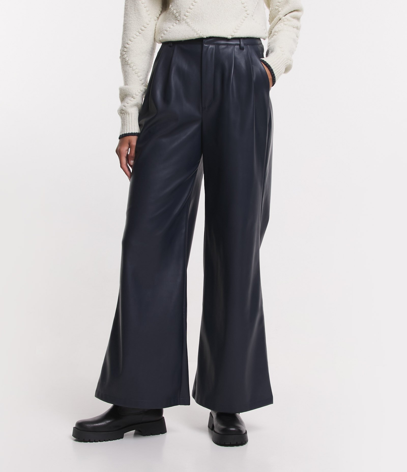 Calça Pantalona em Material Sintético com Pregas e Bolsos Azul 2