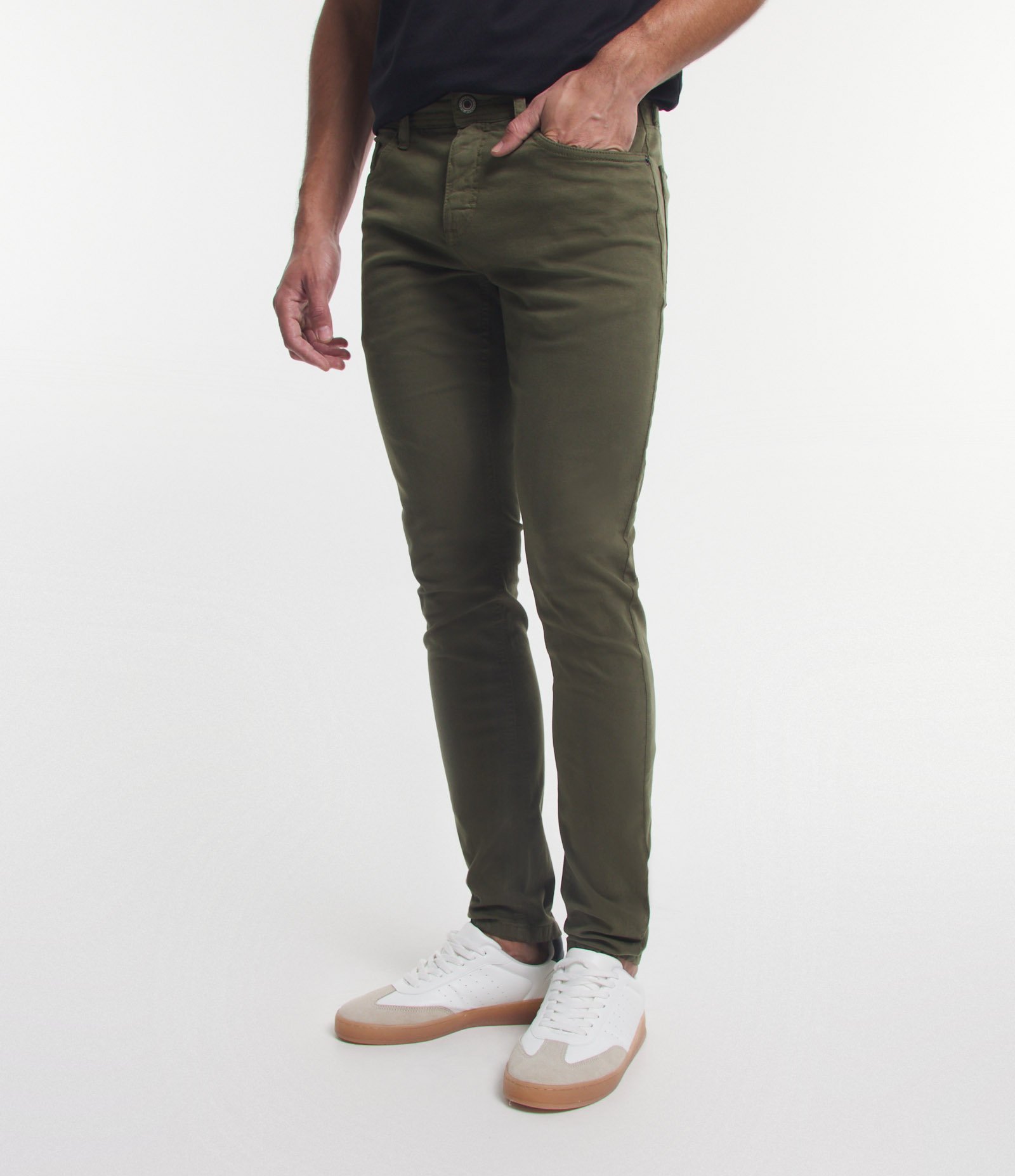 Calça Skinny Básica em Sarja com Elastano e Bolsos Verde Oliva 2