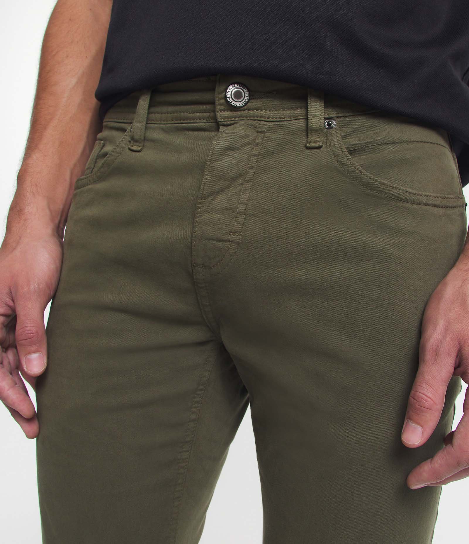 Calça Skinny Básica em Sarja com Elastano e Bolsos Verde Oliva 4
