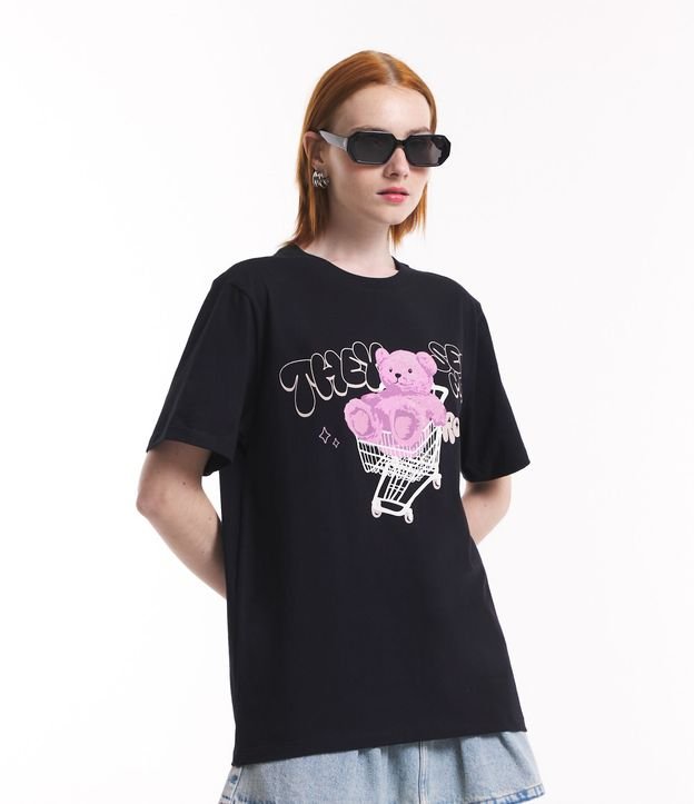 Camiseta Alongada em Meia Malha com Estampa Urso no Carrinho Preto 1