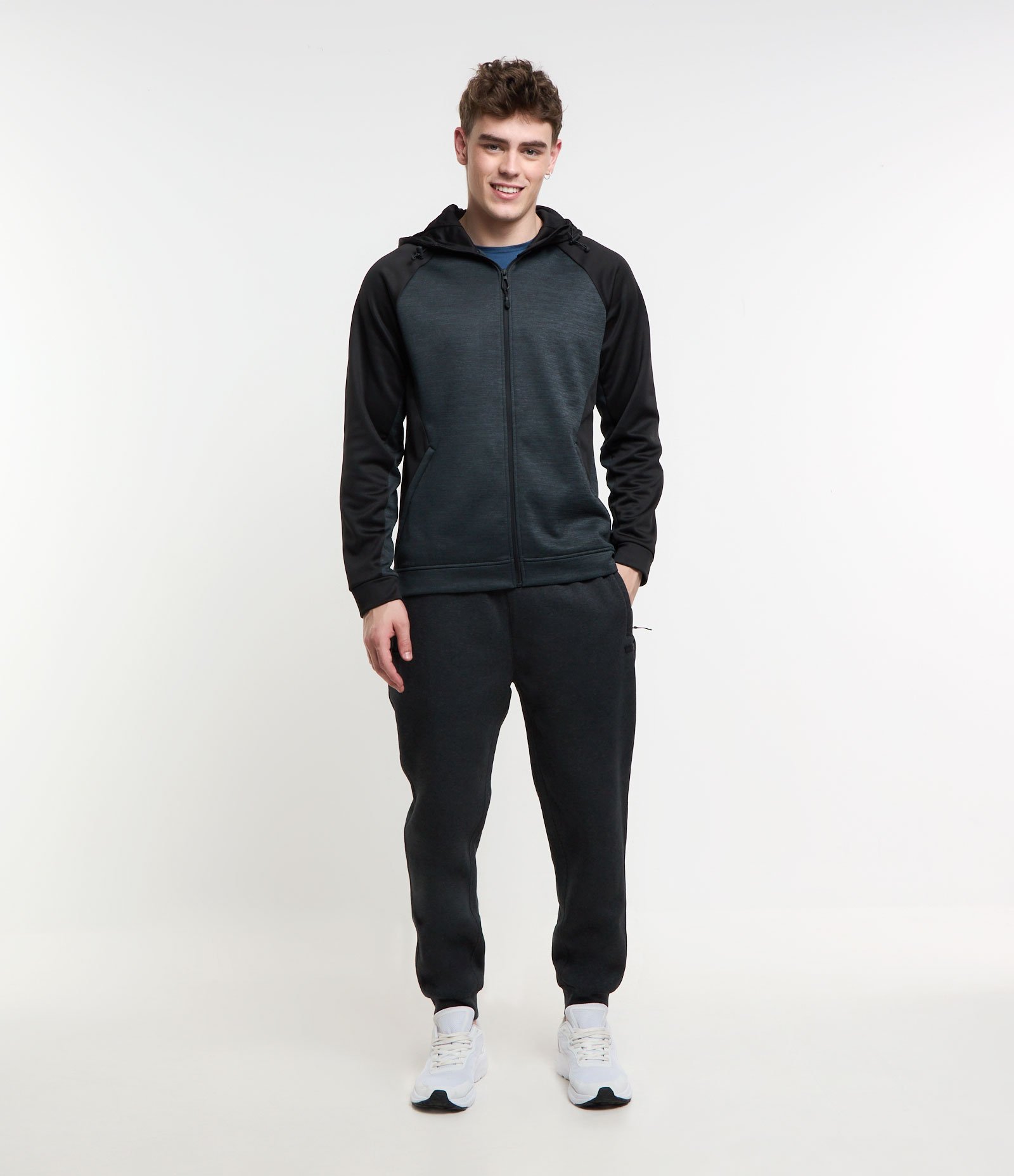 Blusão Esportivo com Recortes e Capuz Cinza 2