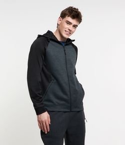 Blusão Esportivo com Recortes e Capuz