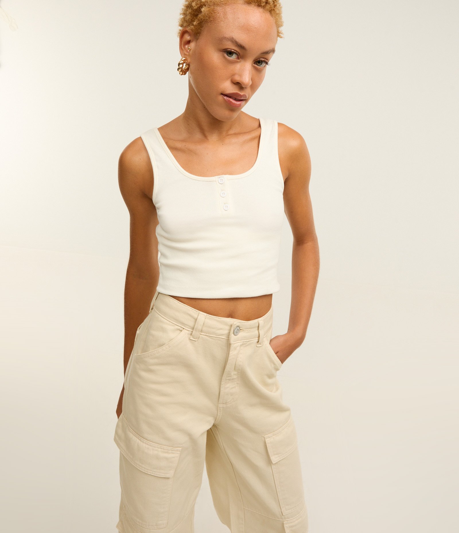 Calça Wide Leg em Sarja com Cintura Alta e Bolsos Cargo Off White 3