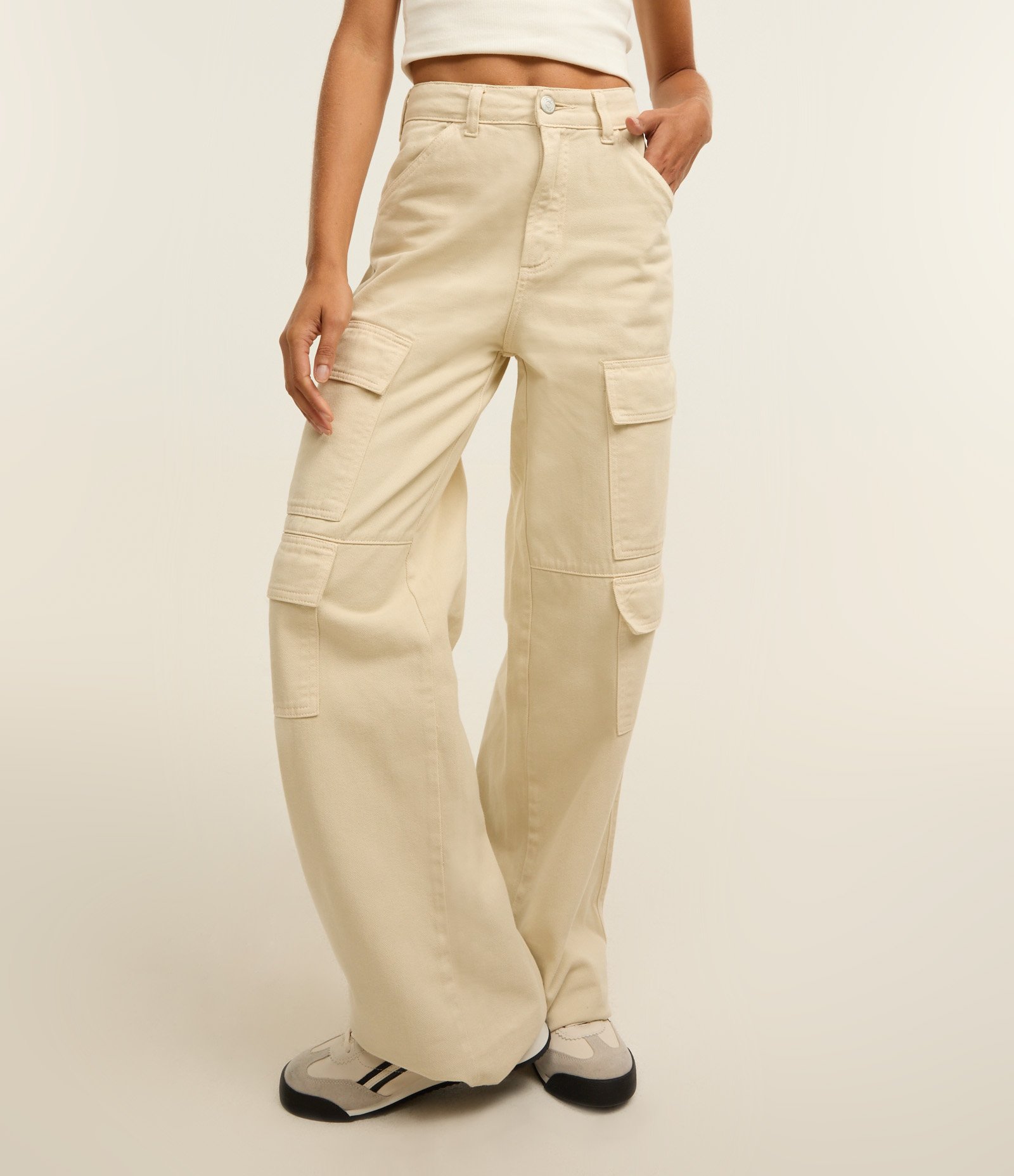 Calça Wide Leg em Sarja com Cintura Alta e Bolsos Cargo Off White 4