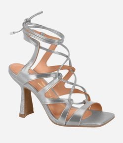 Sandália com Salto Alto e Fechamento por Amarração