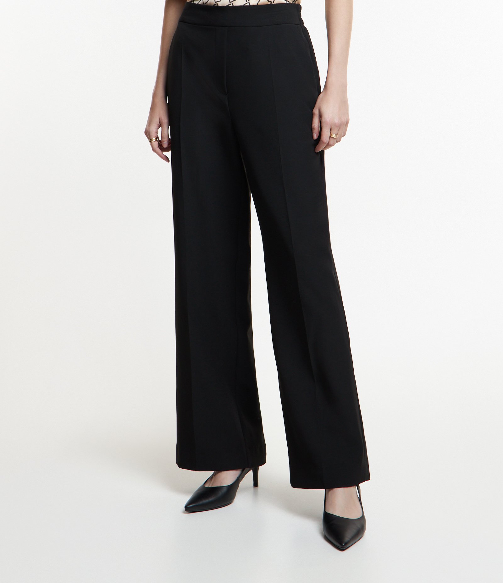Calça Wide Leg Alfaiatada com Cós Elástico nas Costas Preto 2