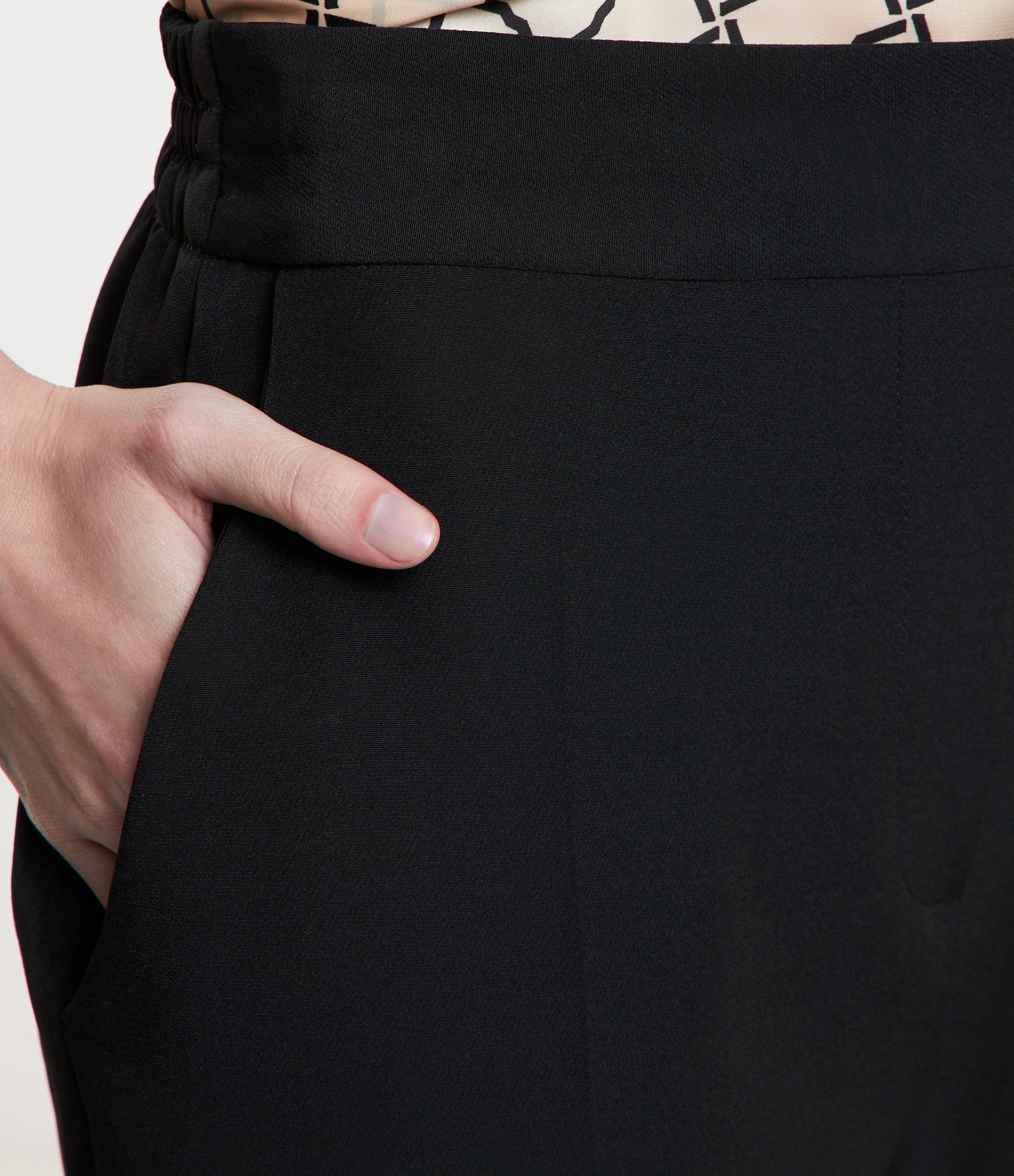 Calça Wide Leg Alfaiatada com Cós Elástico nas Costas Preto 3