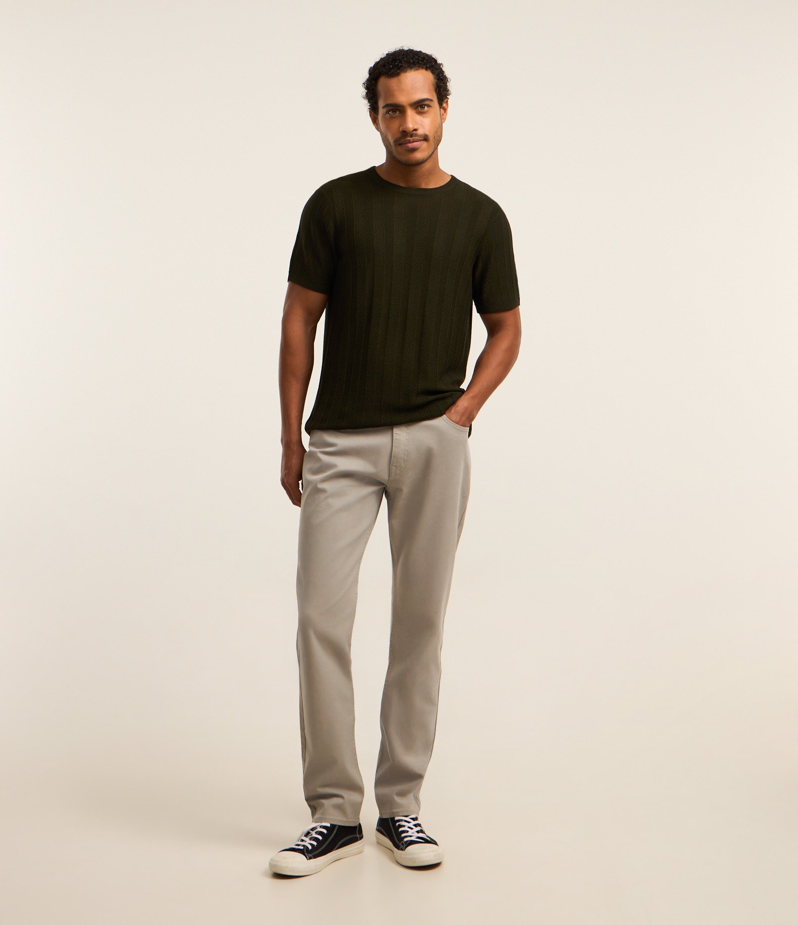 Calça em Sarja com Passantes no Cós e Bolsos Cinza 1