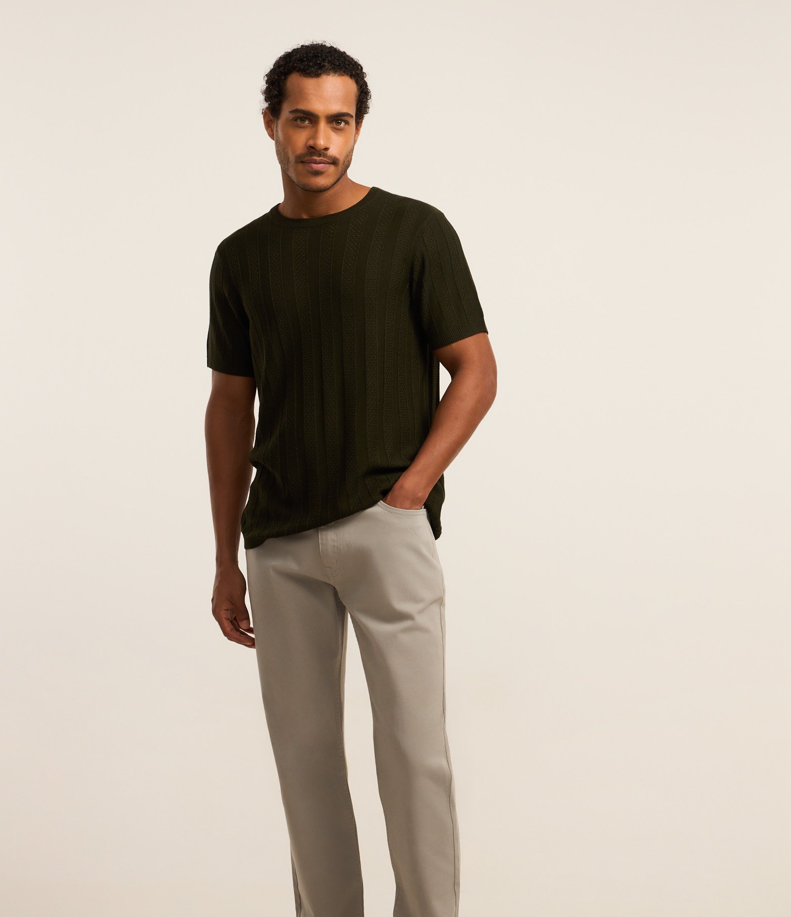 Calça em Sarja com Passantes no Cós e Bolsos Cinza 3