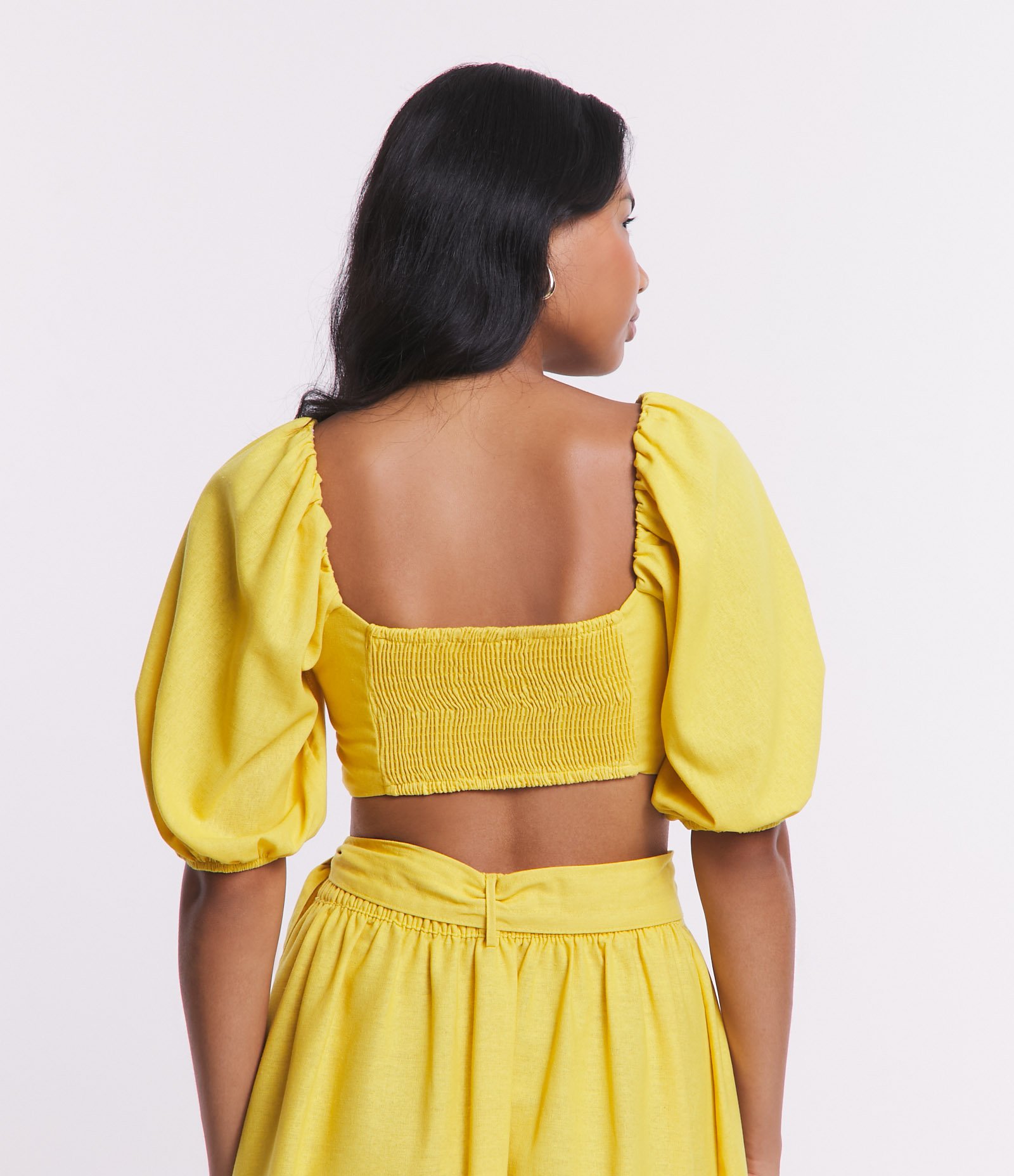 Blusa Cropped em Linho com Manga 3/4 e Nózinho no Busto Amarelo 3