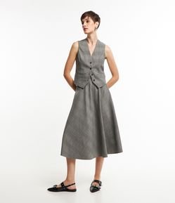 Saia Midi Evasê com Modelagem Alfaiatada e Estampa Xadrez