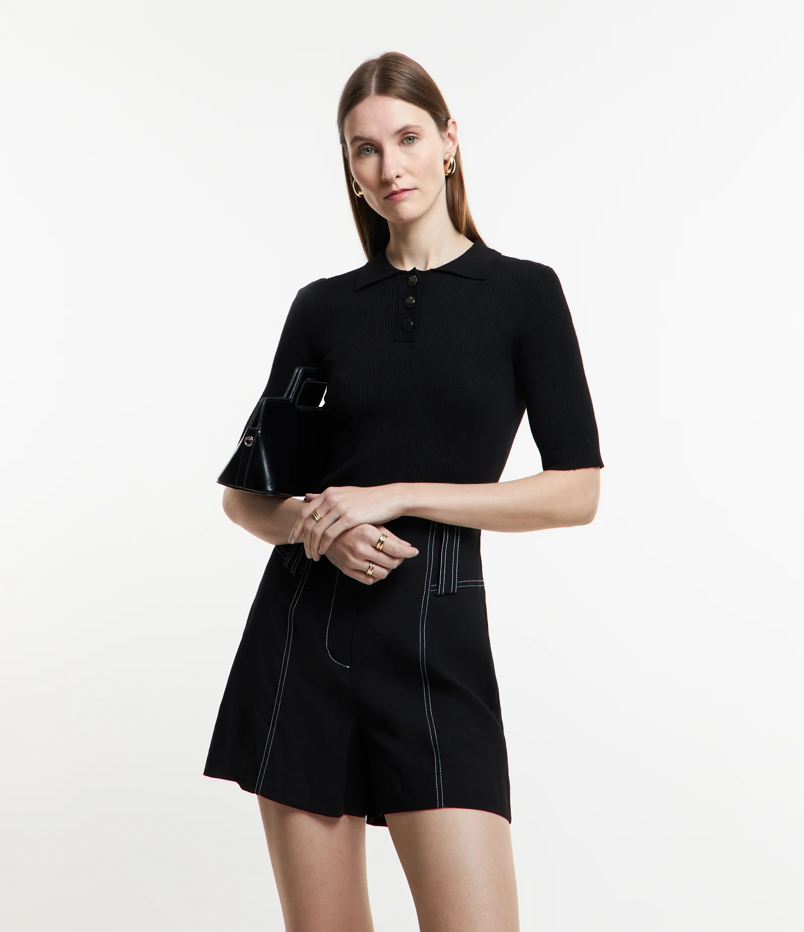 Short em Viscose com Passante e Pespontado Contrastante Preto 2