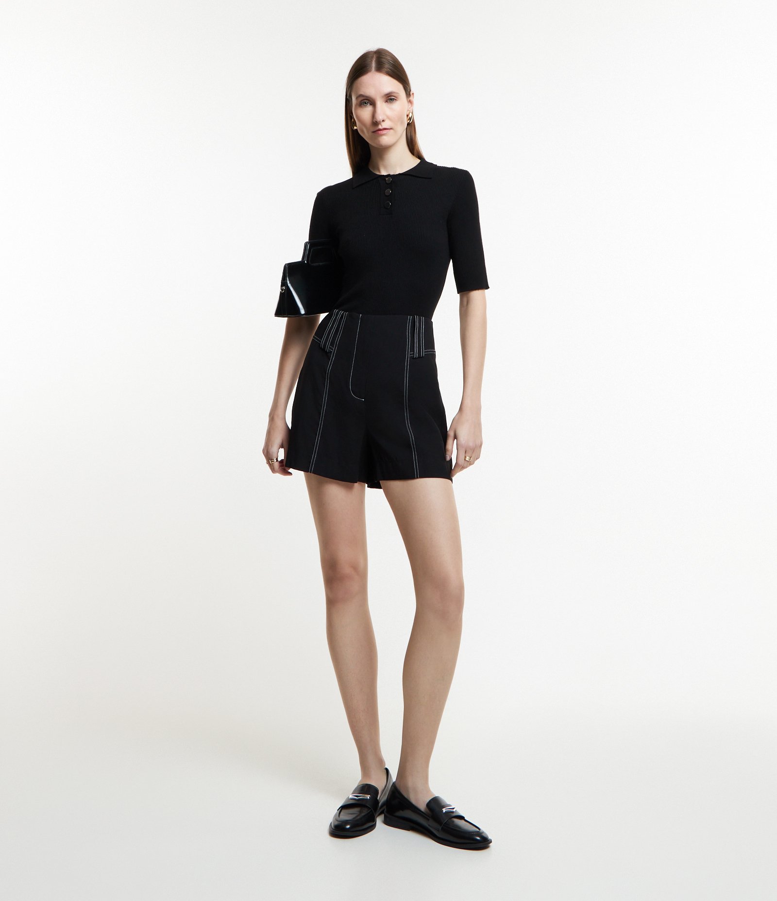 Short em Viscose com Passante e Pespontado Contrastante Preto 3