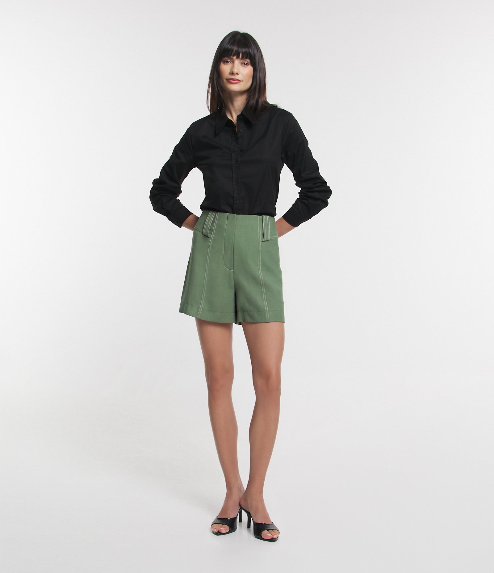 Short em Viscose com Passante e Pespontado Contrastante Verde Militar 1