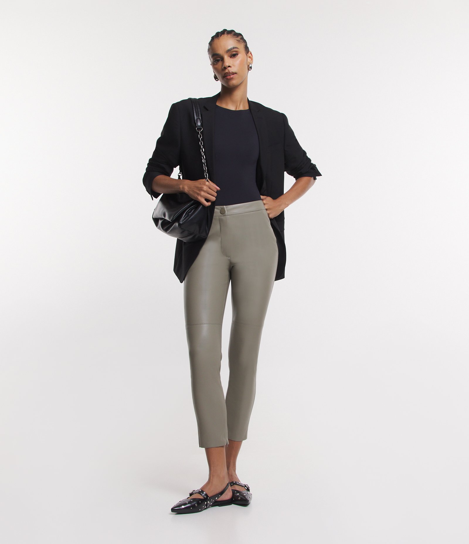 Calça Skinny com Material Sintético e Abotoamento Frontal Verde 1