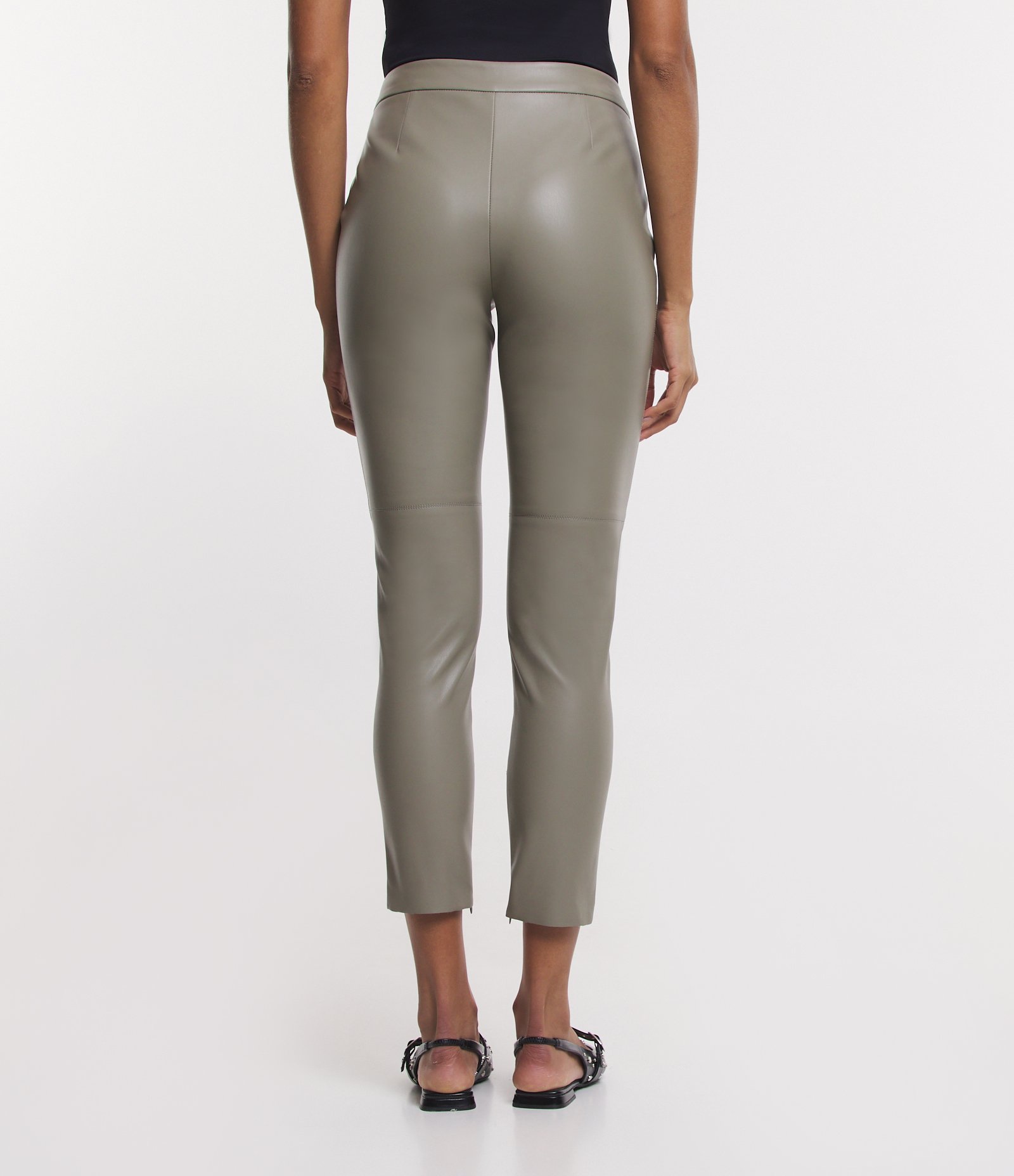 Calça Skinny com Material Sintético e Abotoamento Frontal Verde 4