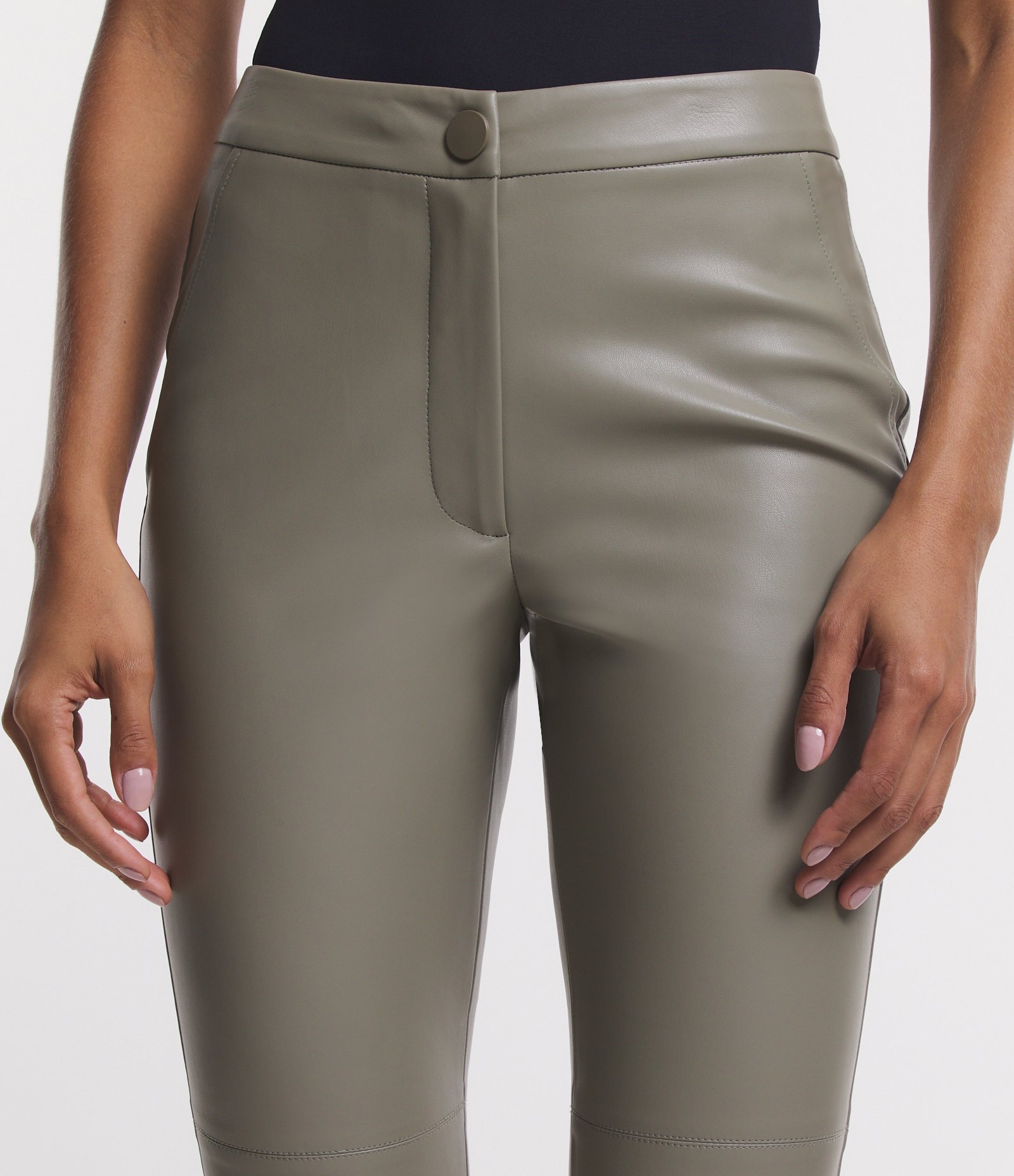 Calça Skinny com Material Sintético e Abotoamento Frontal Verde 5