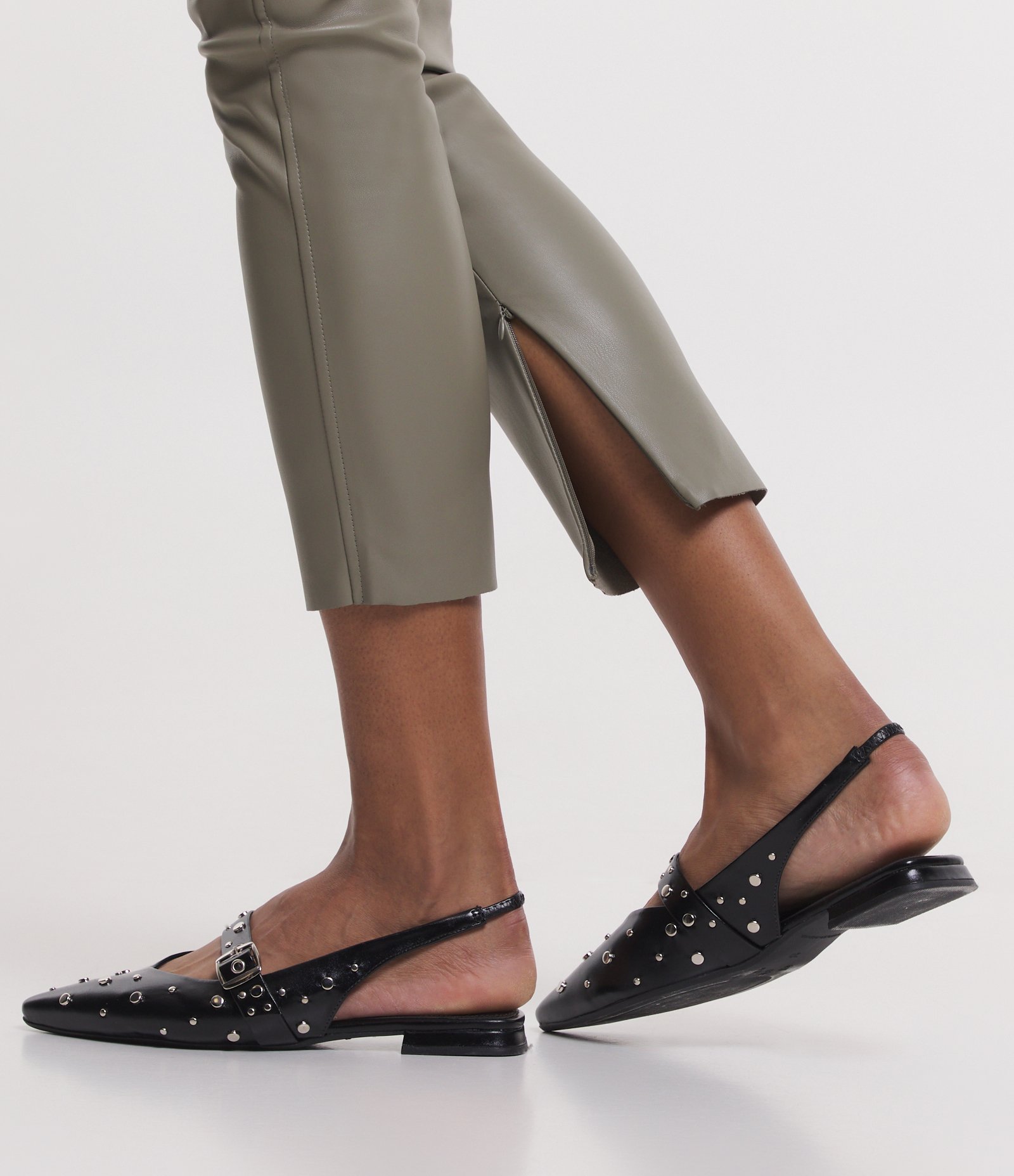 Calça Skinny com Material Sintético e Abotoamento Frontal Verde 6