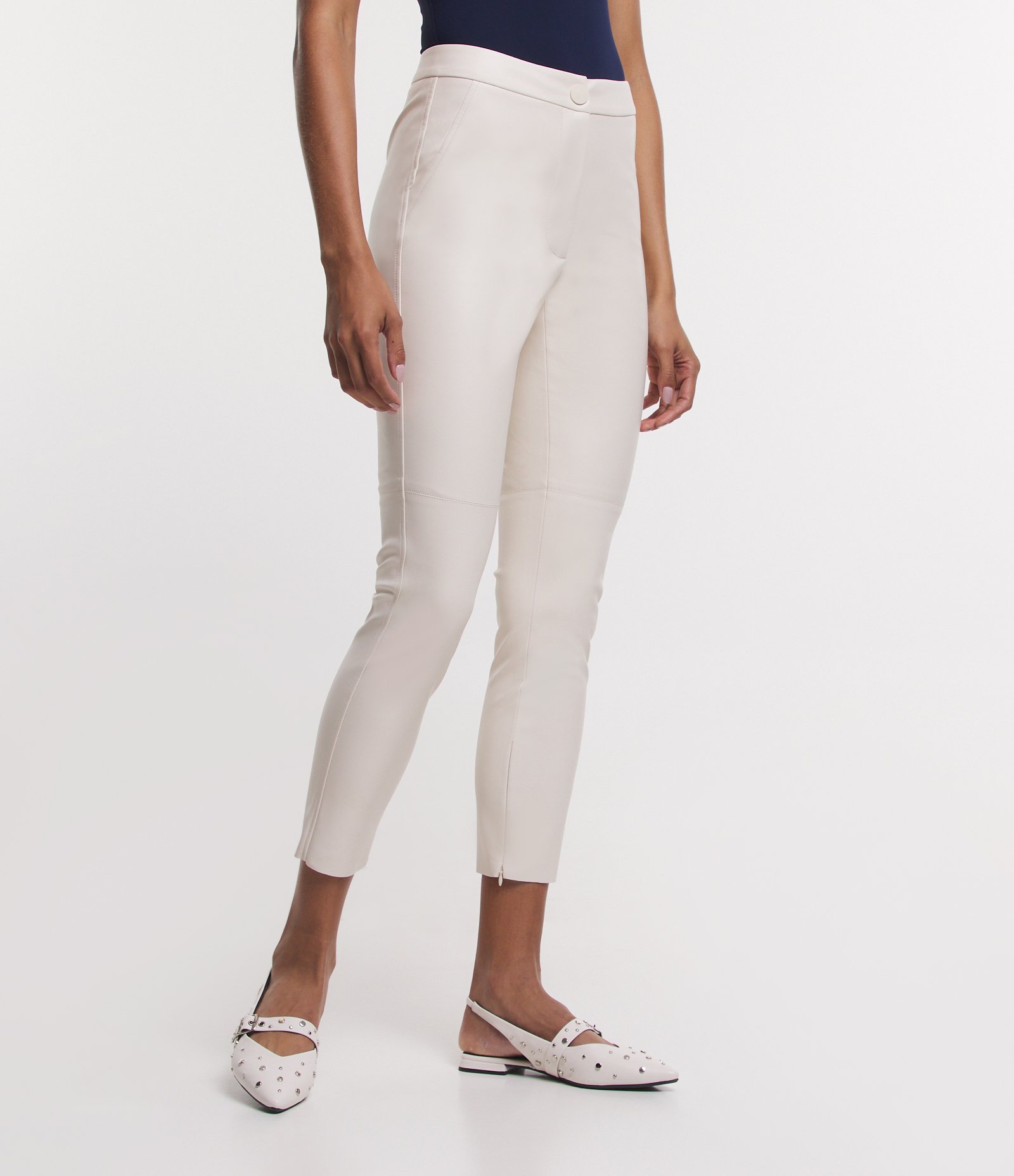 Calça Skinny com Material Sintético e Abotoamento Frontal Off White 3