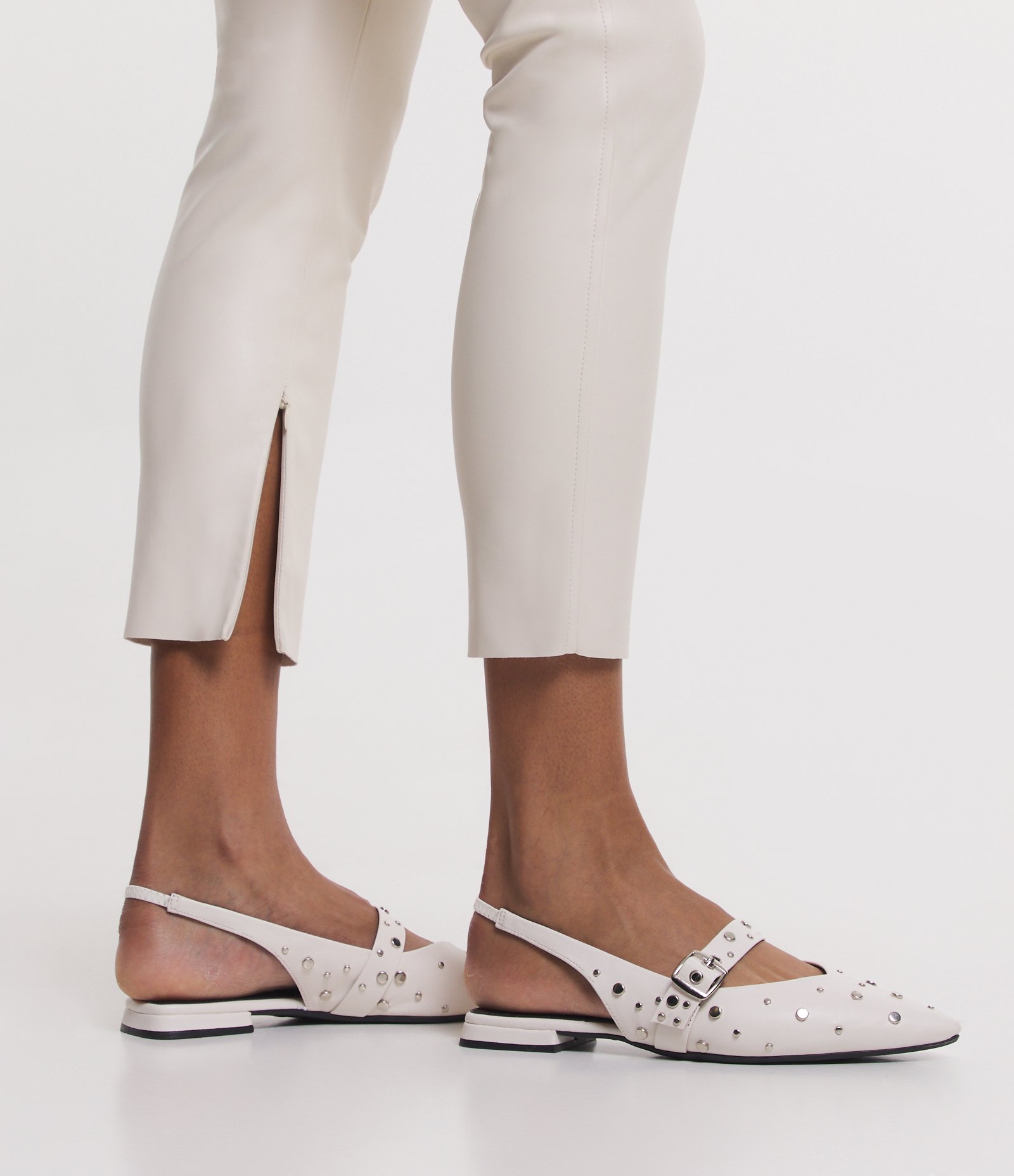Calça Skinny com Material Sintético e Abotoamento Frontal Off White 6