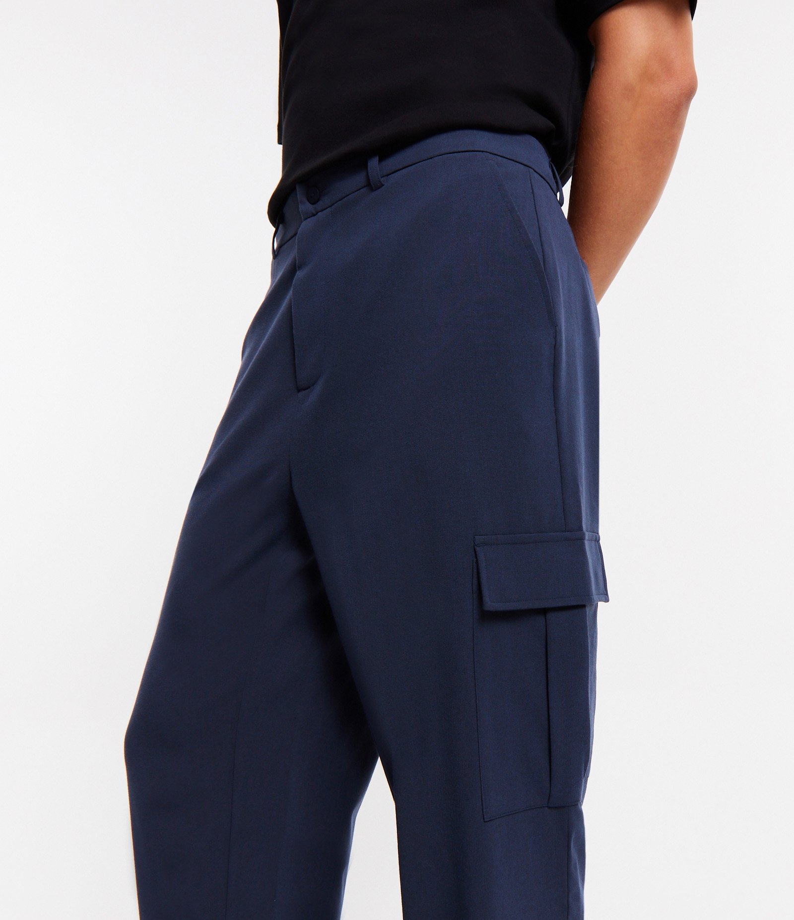 Calça Cargo em Sarja com Toque de Lã Azul Marinho 4