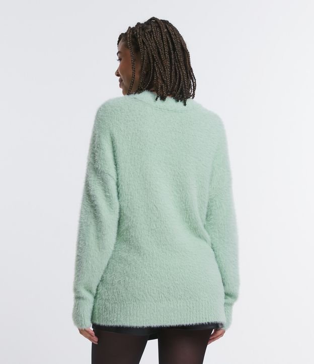 Suéter Alongado em Tricô com Pelinhos Verde 3