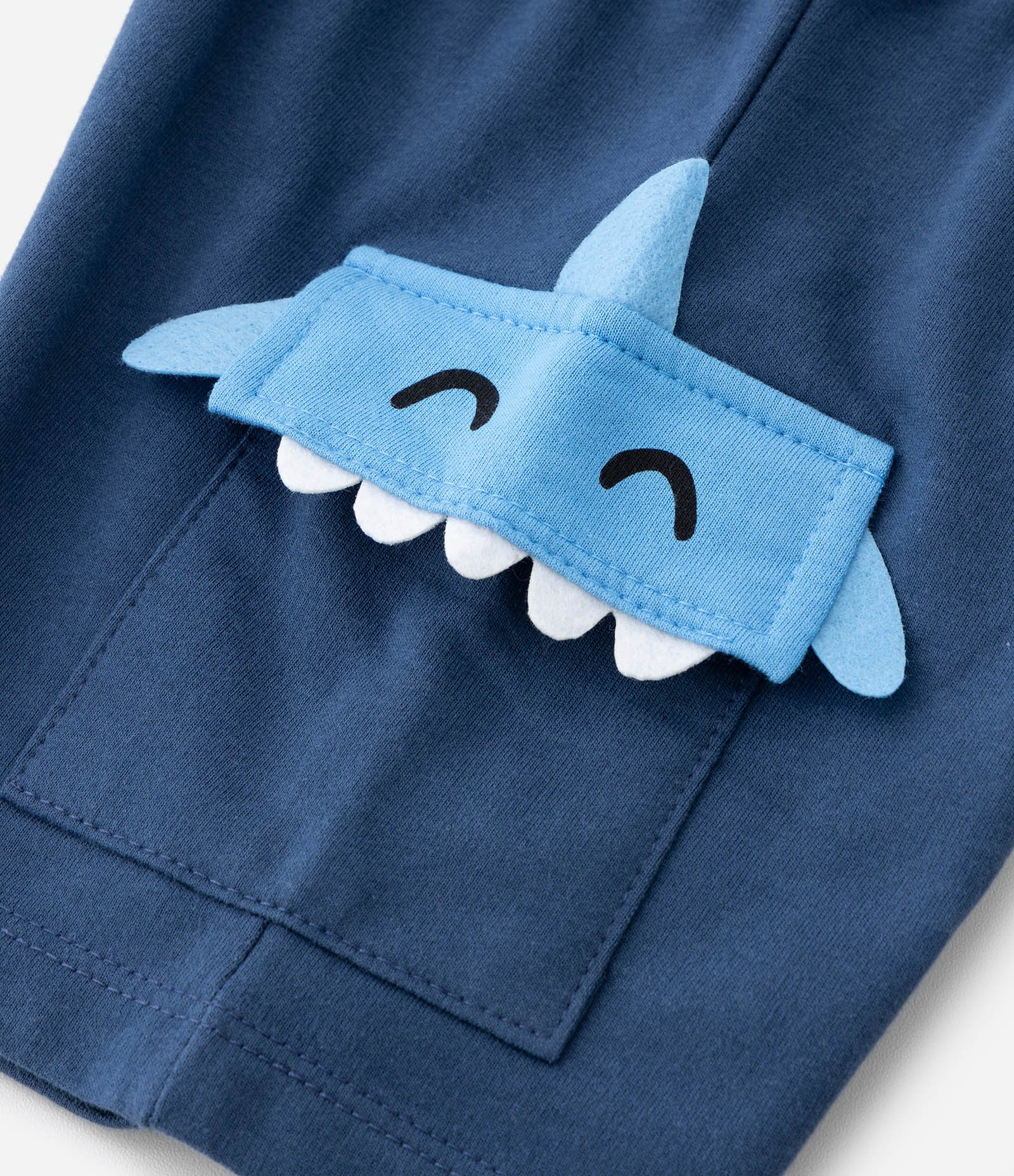 Bermuda Infantil em Moletinho com Bolso Cargo e Estampa Tubarão - Tam 1 a 5 anos Azul 5