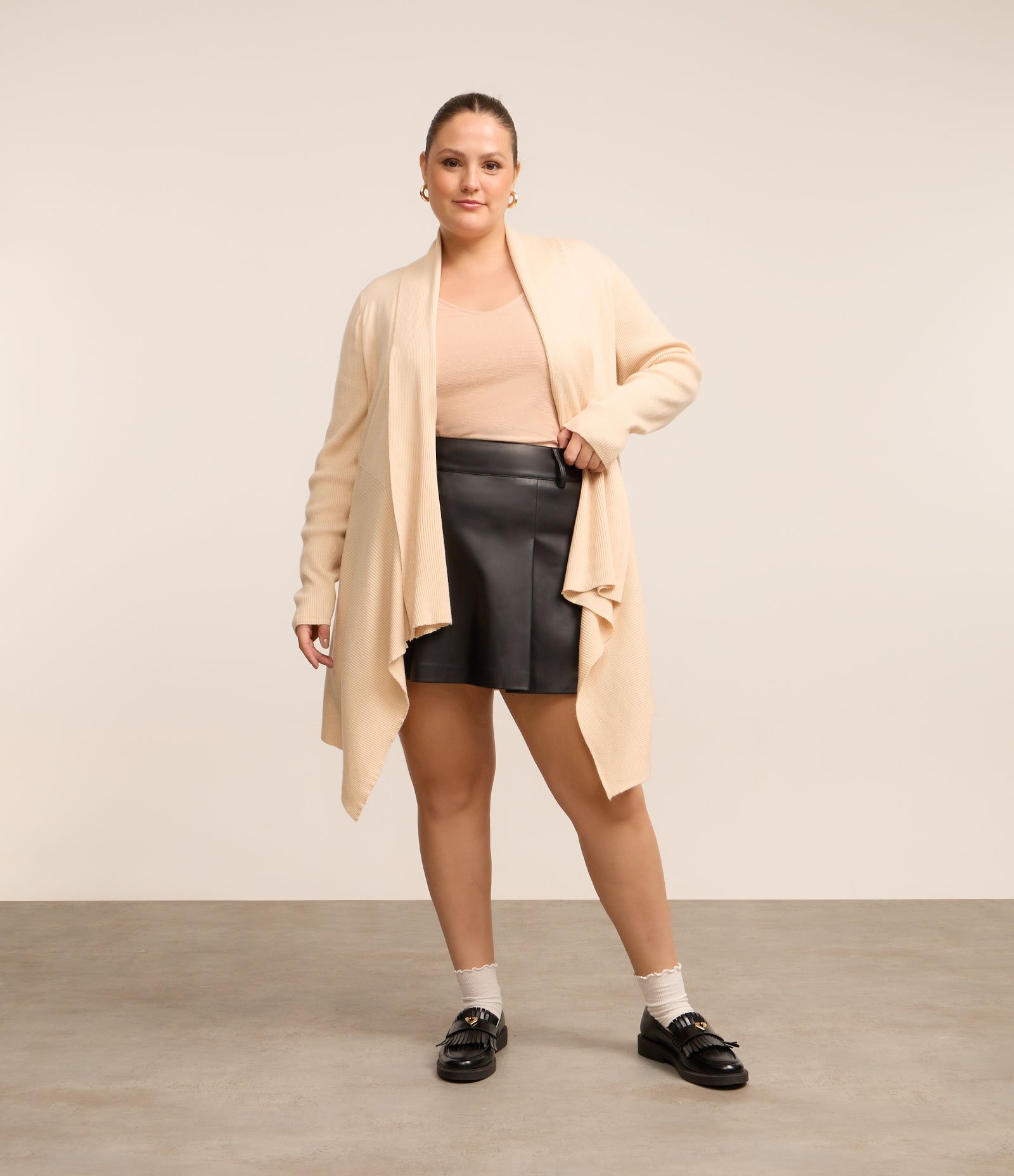 Cardigan Alongado em Tricô com Barra Pontuda Curve & Plus Size Bege 2