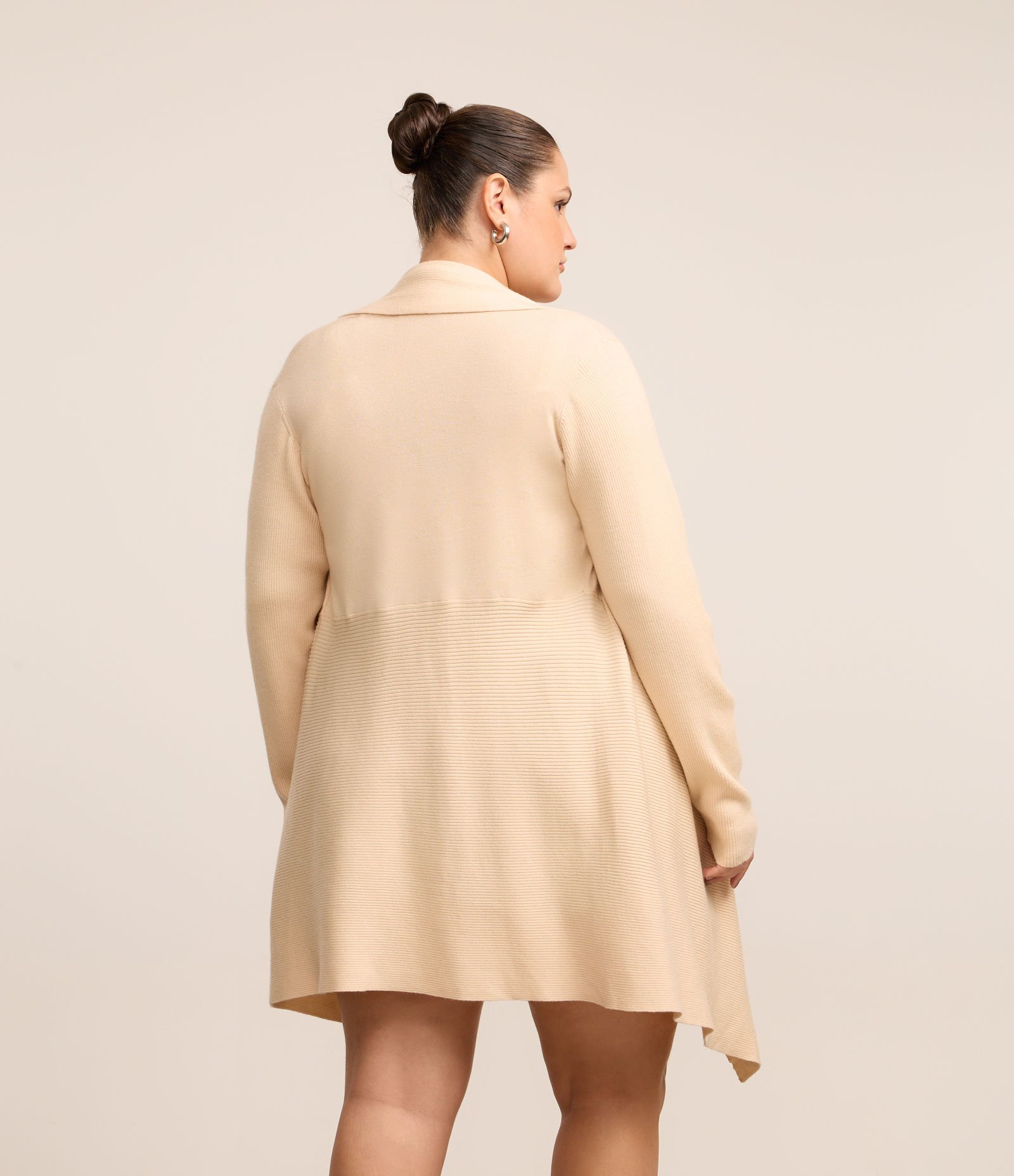 Cardigan Alongado em Tricô com Barra Pontuda Curve & Plus Size Bege 3