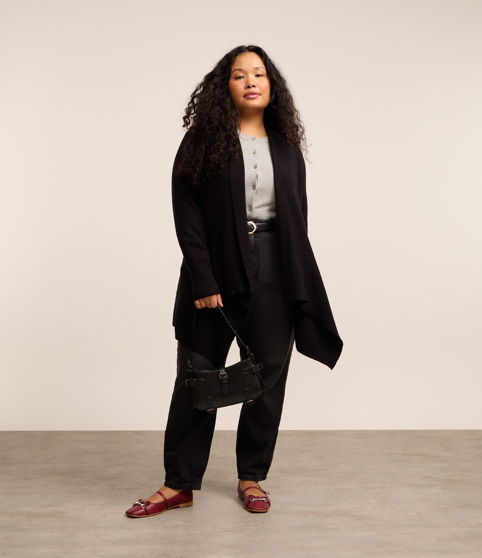 Cardigan Alongado em Tricô com Barra Pontuda Curve & Plus Size Preto 2