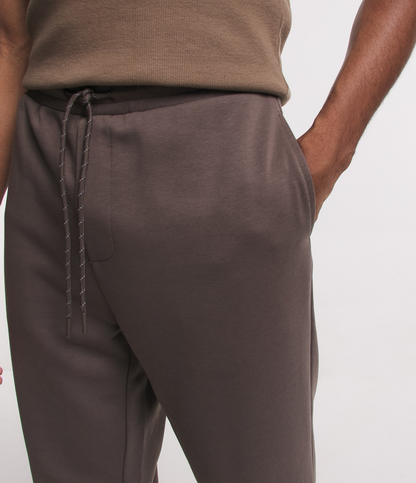Calça Jogger em Moletom com Forro em Fleece Marrom 4