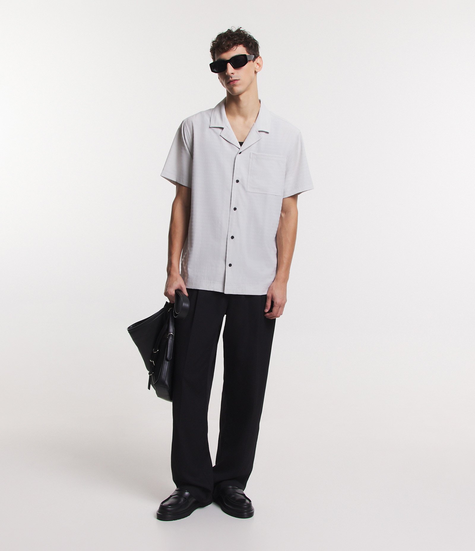 Camisa em Viscose Texturizada de Listras Cinza 2