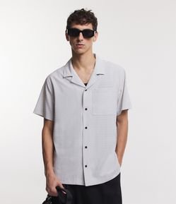 Camisa em Viscose Texturizada de Listras