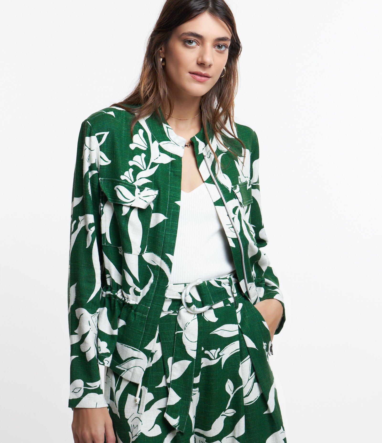 Jaqueta Parka em Viscolinho com Estampa Folhagens Contrastates Verde 1