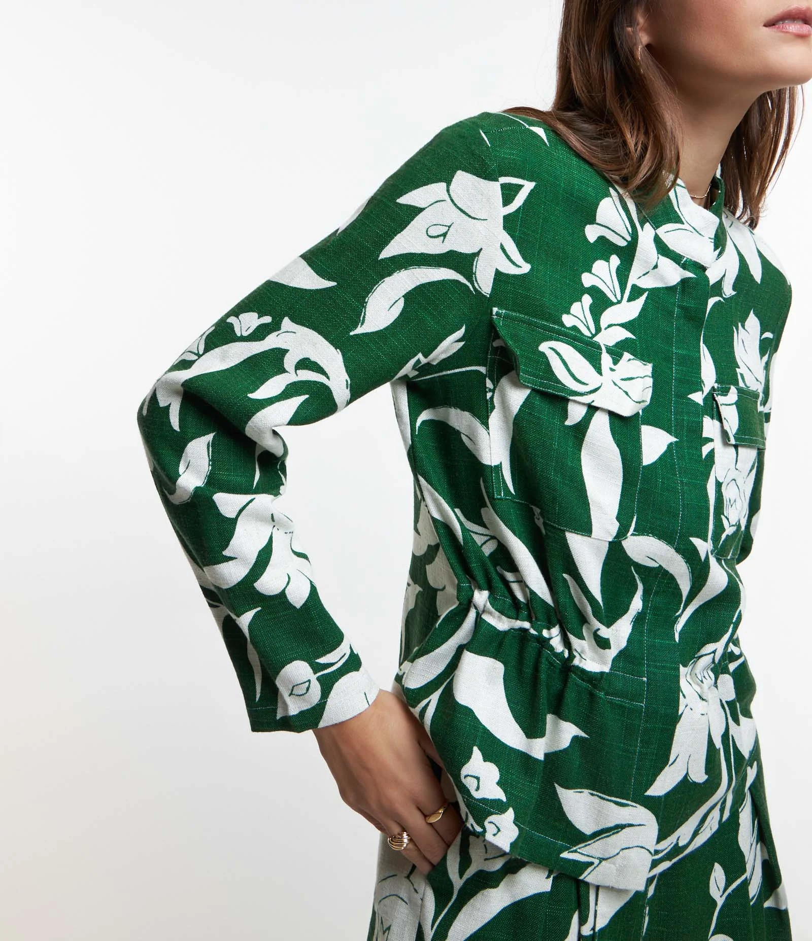 Jaqueta Parka em Viscolinho com Estampa Folhagens Contrastates Verde 3