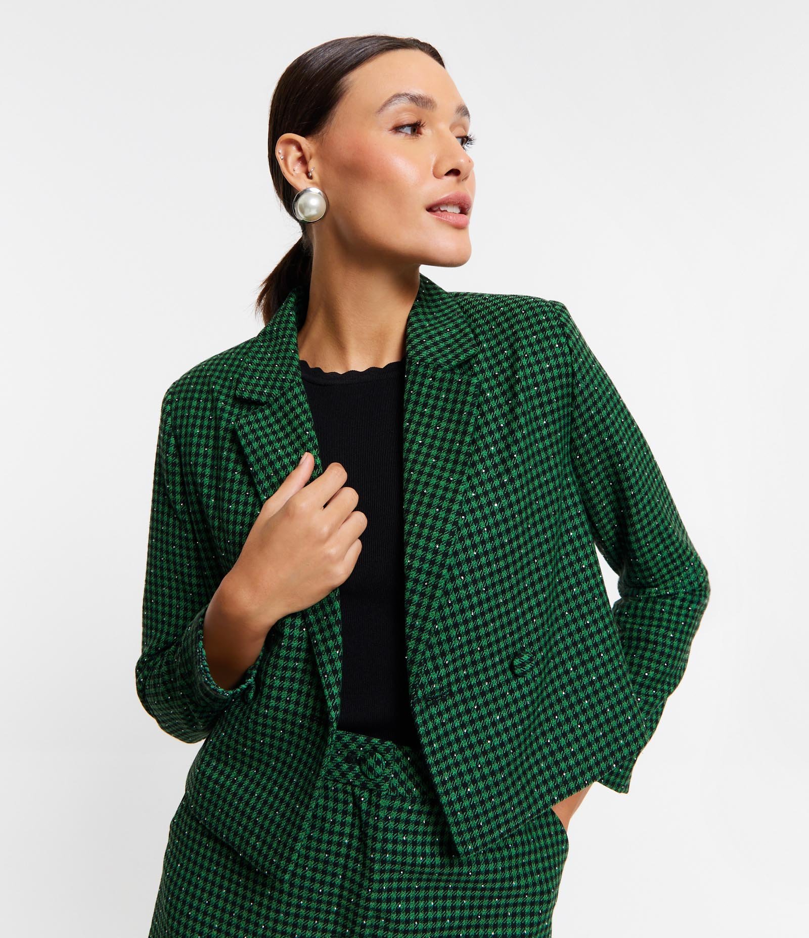 Blazer Cropped Alfaiatada com Estampa Xadrez e Aplicação de Strass Hotfix Verde 2