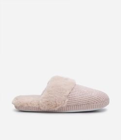 Pantufa Fechada Texturizada e com Pelinhos