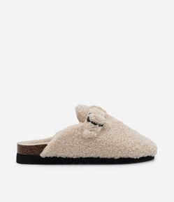 Pantufa Clog em Sherpa com Fivela