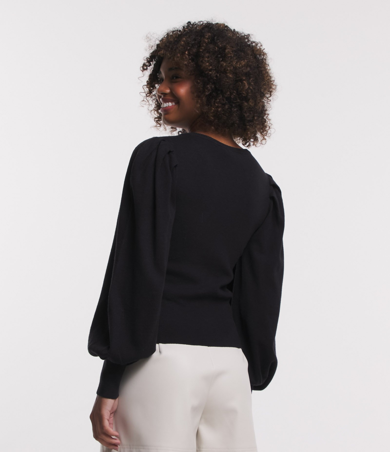 Blusa em Tricô com Manga Bufante e Punho Largo Preto 3