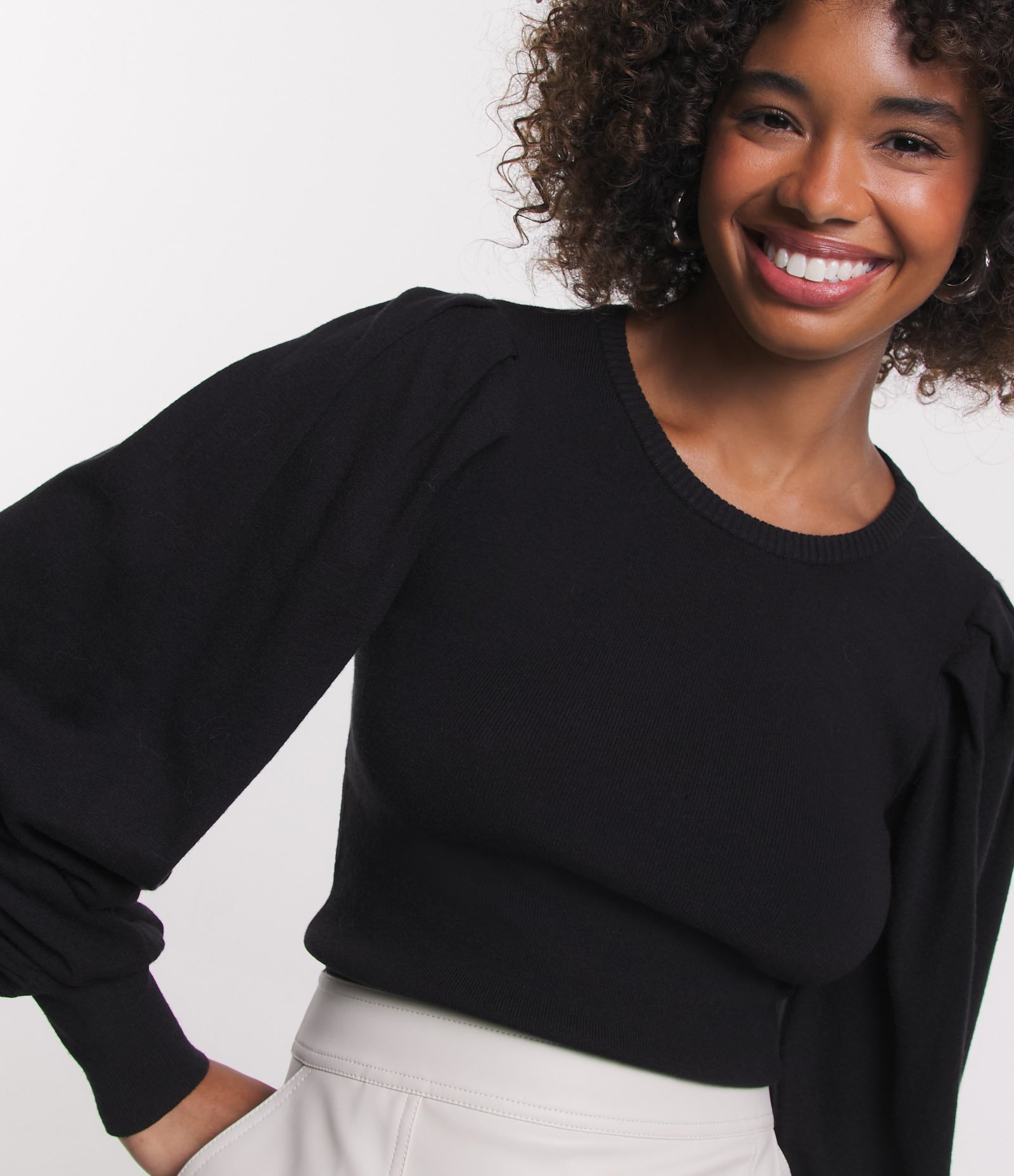 Blusa em Tricô com Manga Bufante e Punho Largo Preto 4