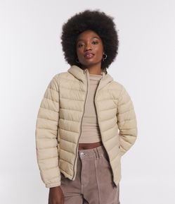 Jaqueta Ultra Leve com Capuz e Bolsos com Botão